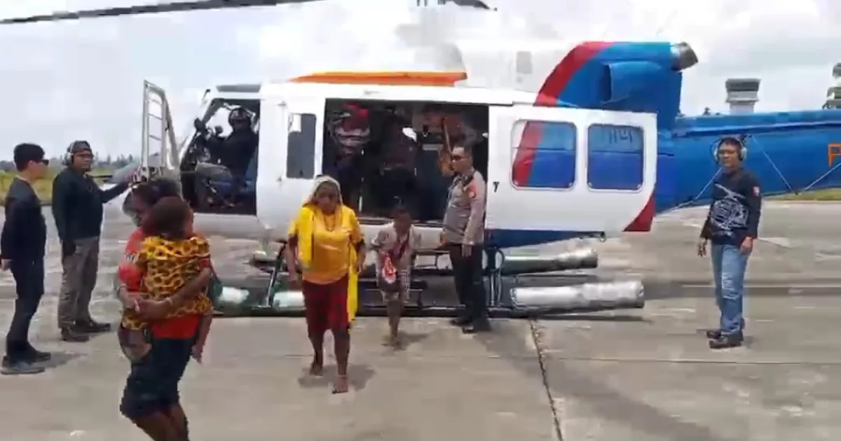 Helikopter Polri Dikerahkan Bantu Evakuasi Keluarga Korban di Operasi Damai Cartenz