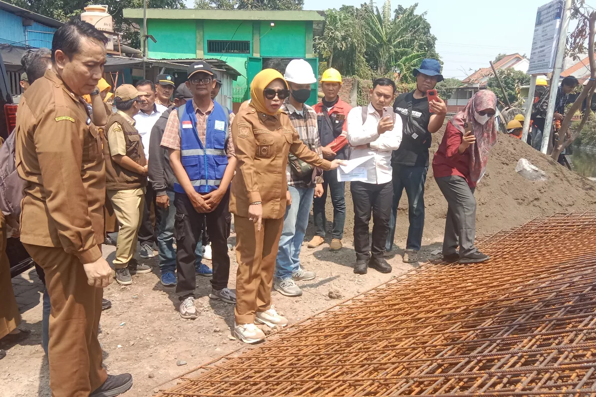 Wabup Sidoarjo Mimik Temukan Material Tak Sesuai Spesifikasi dan Pekerjaan Lamban Saat Sidak Proyek