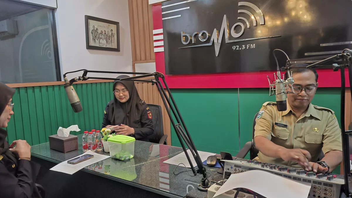 Kantor Pengawasan dan Pelayanan Bea dan Cukai (KPPBC) Tipe Madya Pabean C Probolinggo saat dialog interaktif di LPPL. (Dok. Humas Bea Cukai Probolinggo).