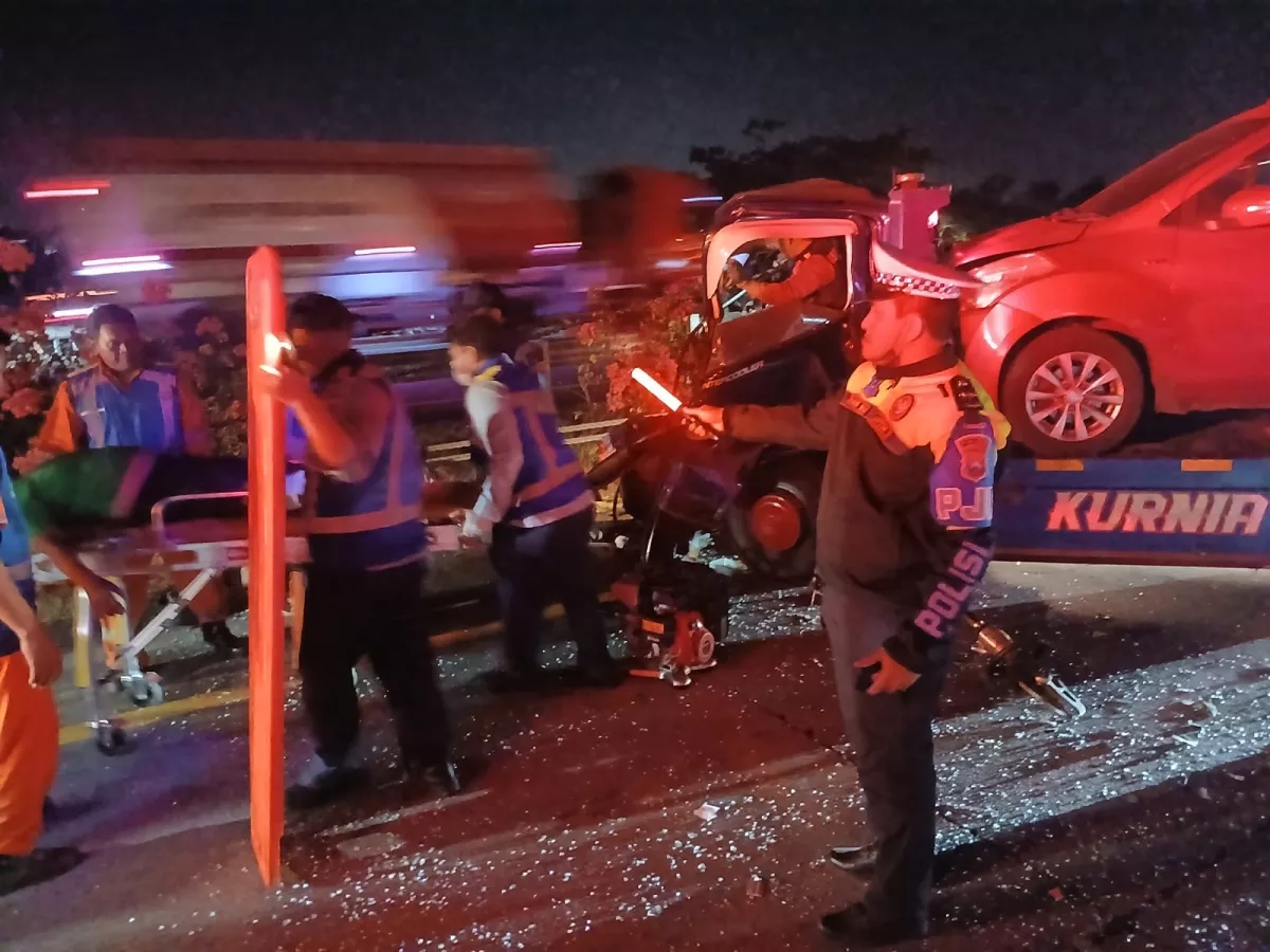 Lima Kendaraan Kecelakaan di Tol Surabaya-Mojokerto, Begini Kondisi para Korban