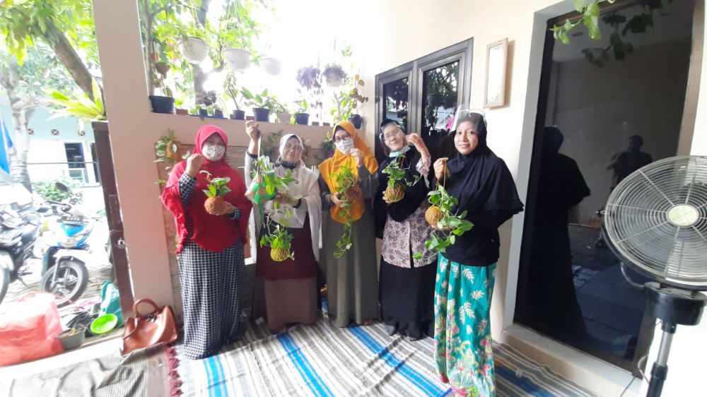 Hasil kreasi bola tumbuh Dosen PPNS