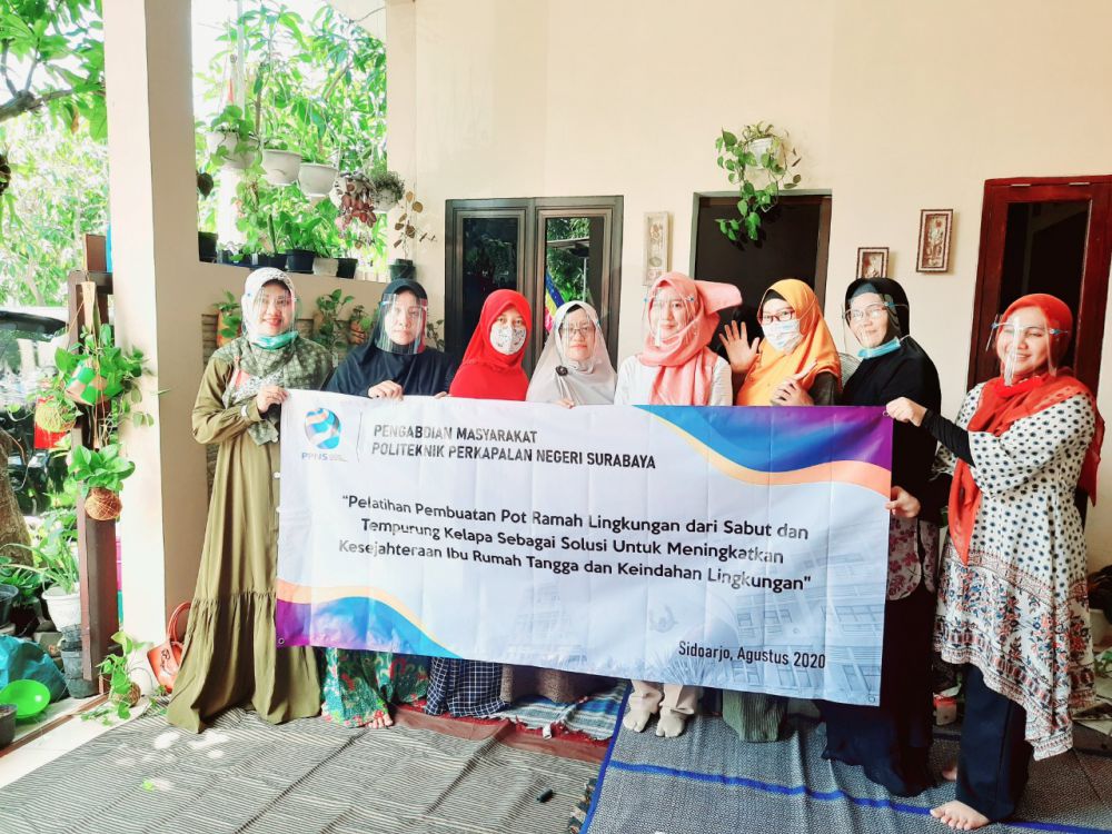 Anggota pelatihan bola tumbuh PPNS