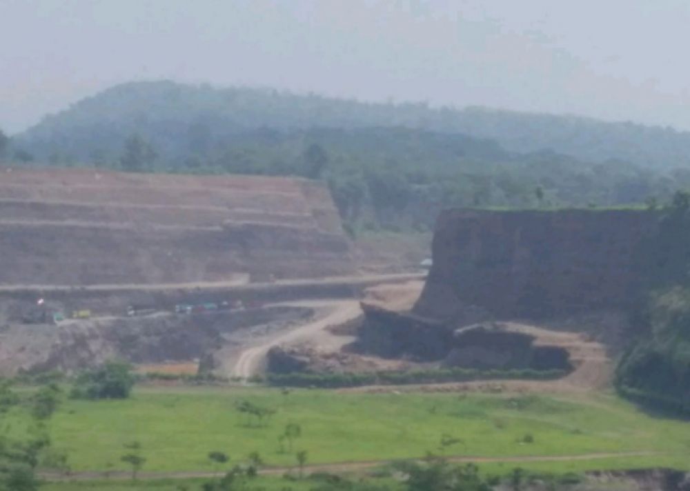 Lokasi bekas penambangan ilegal pasir dan batu atau galian C di Desa Bulusari, Kabupaten Pasuruan.